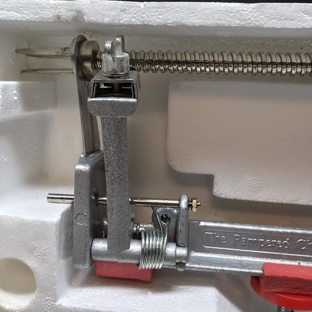 The Pampered Chef - #2430 - Apple Peeler/Corer/Slicer - Excellent Condition